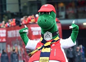 Arsenal FA Cup Final Victory Parade 2014-15 Prints: Arsenal FA Cup Triumph: 2014-15 Victory Parade