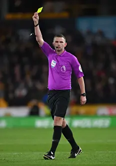 Arsenal Face Yellow Cards in Wolverhampton Wanderers Clash (Premier League 2021-22)