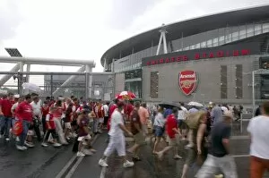 Arsenal v Ajax - Dennis Bergkamp Testimonial Collection: Arsenal fans cross the North Bridge to get to Emirates Stadium