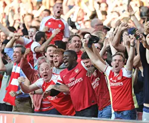 Arsenal Fans Erupt in Ecstasy: The Unforgettable Moment of the Third Goal Against Tottenham in the 2021-22 Premier League Match