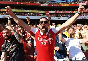 Arsenal Fans Euphoria: Victory Celebration vs Leicester City, Premier League 2022-23
