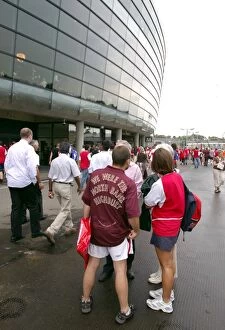 Arsenal v Ajax - Dennis Bergkamp Testimonial Collection: Arsenal fans gather outside the Emirates Stadium