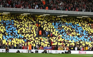 Liverpool v Arsenal 2008-9 Collection: Arsenal fans honour ex Arsenal and Liverpool player Ray Kennedy