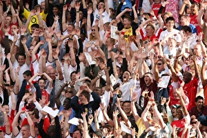 Images Dated 1st August 2007: Arsenal fans do a mexivan wave