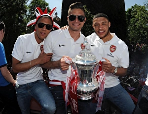 Arsenal Trophy Parade 2014 Prints: Arsenal FC: Celebrating FA Cup Victory with Gibbs, Giroud, and Oxlade-Chamberlain