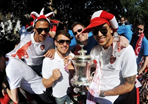 Arsenal Trophy Parade 2014 Prints: Arsenal FC: Celebrating FA Cup Victory with Gibbs, Ramsey, Walcott and Team (2014)