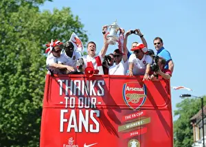 Arsenal Trophy Parade 2014 Prints: Arsenal FC: Celebrating FA Cup Victory with Ramsey and Szczesny