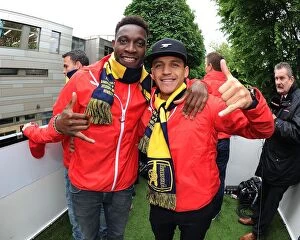 Images Dated 31st May 2015: Arsenal FC: Champions Celebrate FA Cup Victory with Welbeck and Sanchez