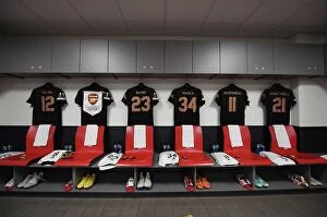 PSV Eindhoven v Arsenal 2022-23 Collection: Arsenal FC in the Changing Room before PSV Eindhoven Clash - UEFA Europa League 2022-23