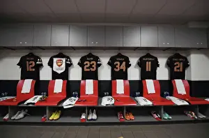 PSV Eindhoven V Arsenal 2022-23 Prints: Arsenal FC in the Changing Room before PSV Eindhoven Clash - UEFA Europa League 2022-23