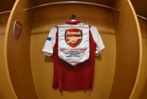 Arsenal FC: Europa League Semi-Final - Ready for Battle: Arsenal Shirt and Pennant