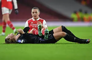 Arsenal Women V Olympique Lyonnais 2022-23 Prints: Arsenal FC: Kim Little's Focus