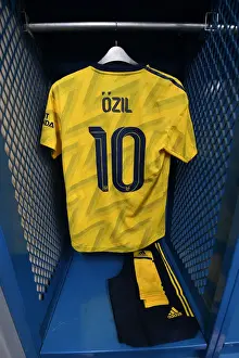 Arsenal FC: Mesut Ozil's Changing Room Moment before Arsenal vs. Bayern Munich in the International Champions Cup (2019)
