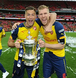 Arsenal FC: Olivier Giroud and Per Mertesacker Celebrate FA Cup Victory