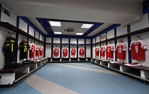 Real Madrid Legends v Arsenal Legends 2018-19 Collection: Arsenal FC: A Peek into the Changing Room before the Real Madrid Legends Match (2018-19)