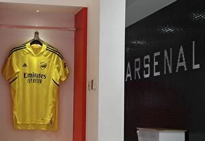 Arsenal v Crystal Palace 2022-23 Collection: Arsenal FC: Pre-Match Huddle in Emirates Stadium Dressing Room vs Crystal Palace (2022-23)