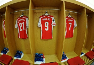 Arsenal FC: Pre-Match Huddle - Podolski, Chambers, Rosicky