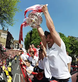 Arsenal Trophy Parade 2014 Prints: Arsenal FC: Triumphant Parade with Santi Cazorla and the FA Cup