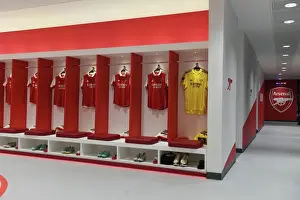 Arsenal V PSV Eindhoven 2022-23 Prints: Arsenal FC: Unity Before Battle - Pre-Match Huddle vs PSV Eindhoven