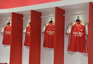 Arsenal FC: Unity in the Changing Room Before Battle Against Crystal Palace (2023-24)