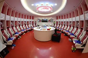 Arsenal V SL Benfica 2020-21 Prints: Arsenal FC: Unity in the Changing Room Before Europa League Clash Against SL Benfica
