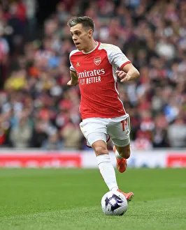 Arsenal FC v Aston Villa - Premier League