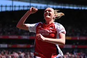Arsenal Women V Manchester United Women 2024-25 Prints: Arsenal FC v Manchester United FC - Barclays Women's Super League Arsenal FC v Manchester United FC - Barclays