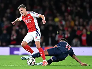 Paris St Germain Fc Prints: Arsenal FC v Paris Saint-Germain - UEFA Champions League 2024/25 League Phase MD2