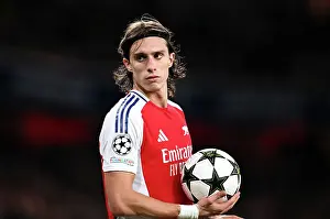 Paris St Germain Fc Prints: Arsenal FC v Paris Saint-Germain - UEFA Champions League 2024/25 League Phase MD2
