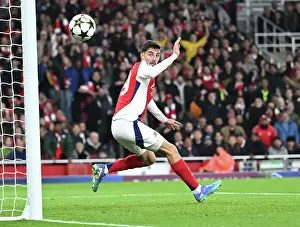 Paris St Germain Fc Prints: Arsenal FC v Paris Saint-Germain - UEFA Champions League 2024/25 League Phase MD2