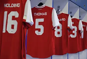 Arsenal FC vs AC Milan: Pre-Match Scene at Dubai Super Cup