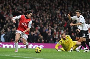 Images Dated 4th December 2010: Arsenal FC vs Fulham: 2010-11 Season Match