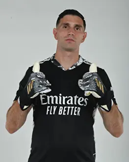 Arsenal First Team 2020-21: Emiliano Martinez in Training