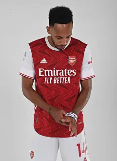 Arsenal First Team 2020-21: Pierre-Emerick Aubameyang's Photocall