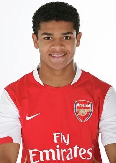 Images Dated 13th August 2007: Arsenal First Team: Denilson at Emirates Stadium, August 2007