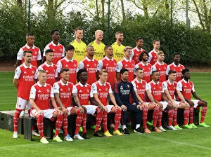 Images Dated 4th October 2022: Arsenal First Team Squad 2022-23: Team Portrait