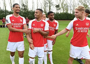 Images Dated 18th September 2023: Arsenal First Team Squad 2023-24: Unity and Determination