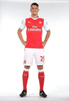 Arsenal Football Club 2016-17: Granit Xhaka's 1st Team Photocall