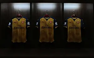 Arsenal V Singapore XI Prints: Arsenal Football Club: Gearing Up for Battle - Arsenal v Singapore XI