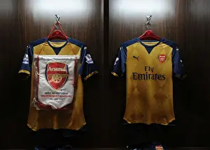 Arsenal V Singapore XI Prints: Arsenal Football Club: Unity Before the Match - Arsenal v Singapore XI (Barclays Asia Trophy)