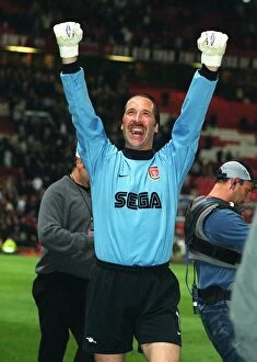 Man Utd v Arsenal Collection: Arsenal goalkeeper David Seaman celebrates the Arsenal Championship victory after the match