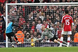 Images Dated 15th November 2008: Arsenal goalkeeper Manuel Almunia save a penalty from Ashley Young