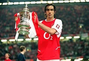 Images Dated 7th April 2005: Arsenal goalscorer Robert with the FA Cup after the match