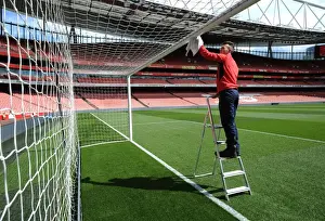 Arsenal Groundsman Prepares Emirates Stadium for Arsenal vs Norwich City (2015-16)