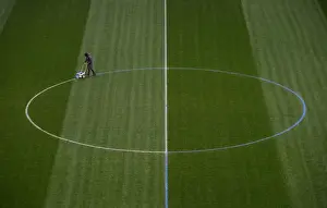Arsenal Groundstaff Prepare Blue Turf for Arsenal vs Manchester City (2017-18)