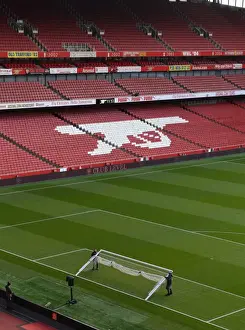 Arsenal V Newcastle United 2017-18 Prints: Arsenal Groundstaff Prepare for Kick-off: Arsenal vs Newcastle United