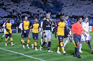 Dynamo Kiev v Arsenal 2008-09 Gallery: The Arsenal and Kiev teams walk onto the pitch before the match