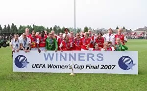 Arsenal Ladies celebrate at the end of the match