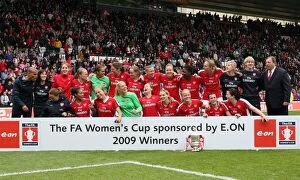 Images Dated 4th May 2009: Arsenal Ladies celebrate after the match