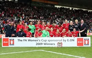 Images Dated 4th May 2009: Arsenal Ladies celebrate after the match